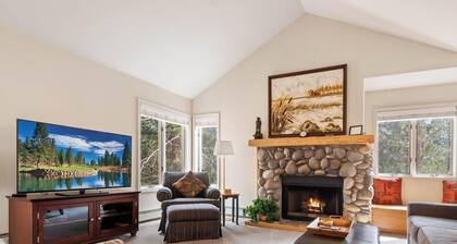 2 Bedroom close to Hyatt w Complex Hot Tub (MC154)