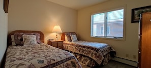 2 chambres, fer et planche à repasser, Wi-Fi gratuit, draps fournis