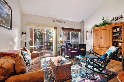 2 Bedroom close to Diamond Peak (AT19)
