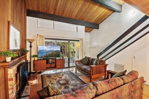 TV, fireplace