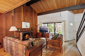 Télévision, cheminée