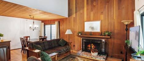 TV, fireplace