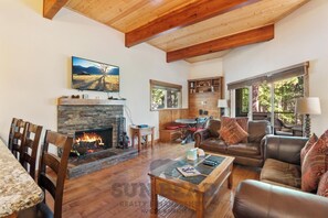 Télévision, cheminée