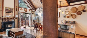 3 Bedroom w Loft Close to Hyatt (TRC42)