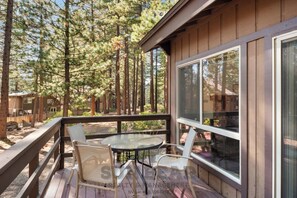 Outdoor dining - Cozy 2BR Condo Near Diamond Peak (AT5) (Incline Village)