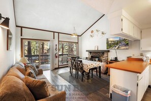 TV, fireplace