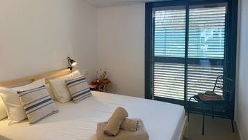 2 bedrooms, iron/ironing board, WiFi, bed sheets