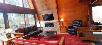 4 Bedroom Spacious House w Large Deck (739JO)