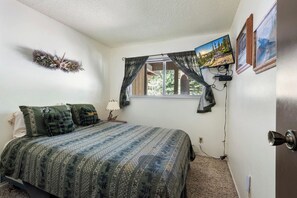 3 makuuhuonetta, silitysrauta/-lauta, ilmainen Wi-Fi, vuodevaatteet