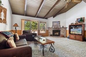 A living room with a fireplace, a television, and a sofa. - 3 Bedroom Close to Diamond Peak (MS7) (Incline Village)
