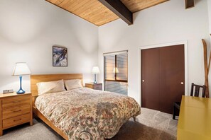 3 slaapkamers, een strijkplank/strijkijzer, gratis wifi, beddengoed