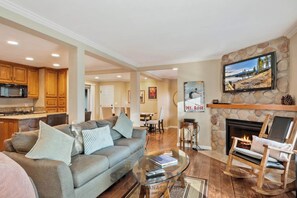 TV, fireplace - 4 Bedroom w Hot Tub and Family Room (964JE) (Incline Village)