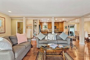 TV, fireplace - 4 Bedroom w Hot Tub and Family Room (964JE) (Incline Village)