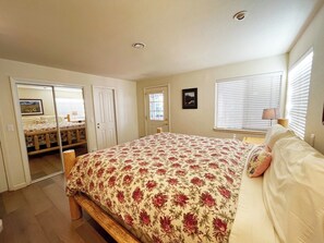 4 makuuhuonetta, silitysrauta/-lauta, ilmainen Wi-Fi, vuodevaatteet