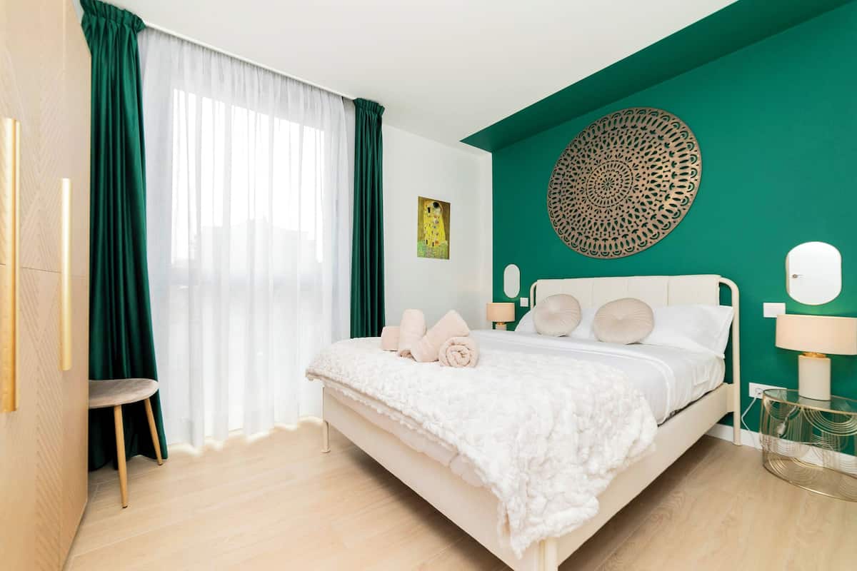 Blackout drapes, soundproofing, iron/ironing board, free WiFi