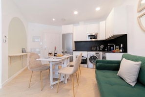 Standard Apartment, Garden View | Living area