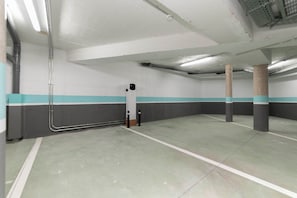 Electric vehicle charging station