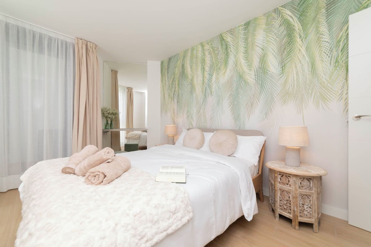 Deluxe Apartment, City View | Blackout drapes, soundproofing, iron/ironing board, free WiFi