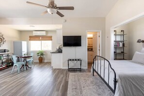 4 chambres, fer et planche à repasser, Wi-Fi gratuit, draps fournis