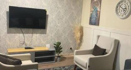 5 minutes walk to east park mall, walkable distance to restaurant