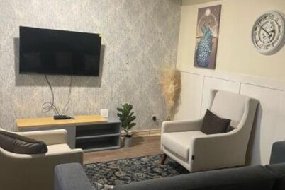 5 minutes walk to east park mall, walkable distance to restaurant