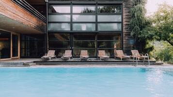 Outdoor pool, open 7:00 AM to 7:00 PM, pool umbrellas, sun loungers