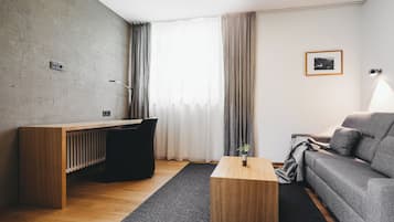 Suite | Hypoallergeen beddengoed, een kluis op de kamer, een bureau