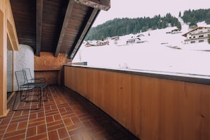 Junior-Vierbettzimmer, Balkon, Bergblick