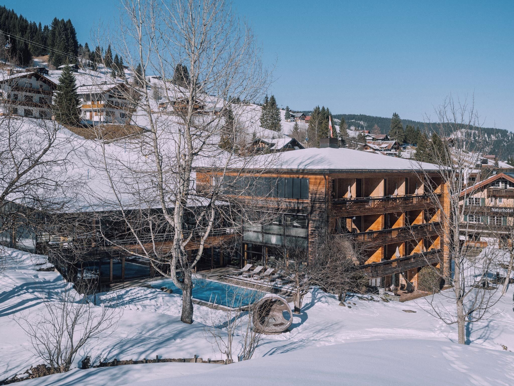 Außenpool, geöffnet von 07:00 Uhr bis 19:00 Uhr, Sonnenschirme