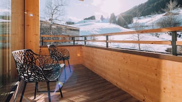 Comfort Room, Balcony, Mountain View | Terrace/patio