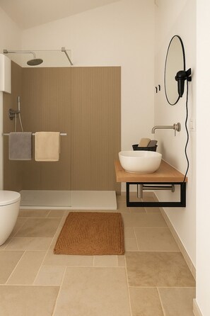 Superior Room, 1 King Bed, Pets Allowed | Bathroom | Shower, hair dryer, towels, soap - Silenza B&B (Mattinata)