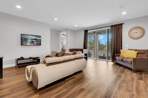 Living area - Villa With Private Pool - Home Gym - Home Theatre (Kissimmee)