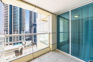 Appartement Luxe, vue ville | Terrasse/Patio