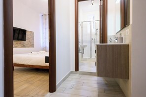 Dusche, Haartrockner, Bidet, Handtücher