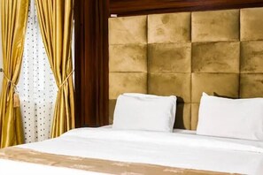 Deluxe Room, Balcony, City View | Desk, laptop workspace, blackout drapes, soundproofing - Hubbies Royale Hotel (Owerri)