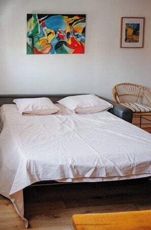 1 chambre, fer et planche à repasser, lit parapluie, Wi-Fi gratuit