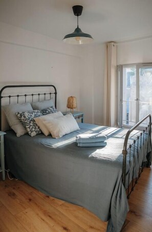 1 dormitorio, tabla de planchar con plancha, cuna de viaje y wifi gratis