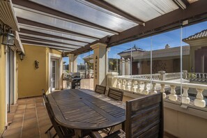 Apartment | Outdoor dining