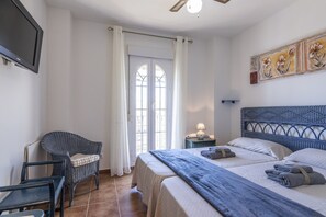 3 bedrooms, iron/ironing board - 3-bedroom Penthouse With Terrace (Ayamonte)