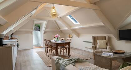 The Nest - pet friendly in Slad near Stroud