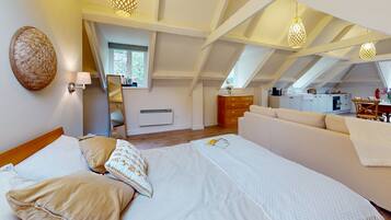 1 bedroom, iron/ironing board, travel cot, free WiFi