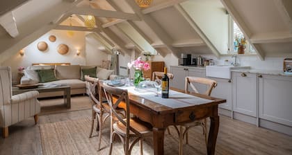 The Nest - pet friendly in Slad near Stroud
