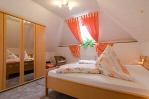 1 多间卧室、客房内保险箱、WiFi、床单