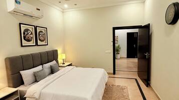 2 bedrooms, iron/ironing board, WiFi, bed sheets