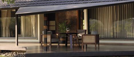 屋外ダイニングエリア