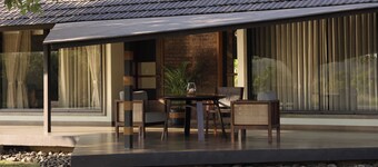 Boutique wilderness stay by forest lawns. Peaceful! Pet‑Friendly!
