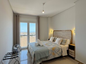 3 bedrooms, desk, iron/ironing board, free WiFi - Golf Gardens Miraflores - Holiday Heaven! (Las Lagunas de Mijas)