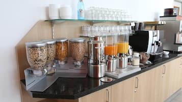 Tägliches Frühstücksbuffet (12.00 EUR pro Person)