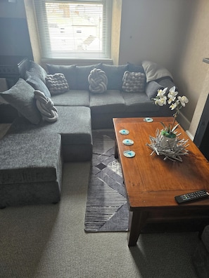 TV - Seaview 2 Double bed Apartment 2nd Floor (Llandudno)
