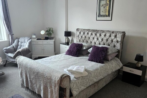 2 bedrooms, iron/ironing board, free WiFi, bed sheets - Seaview 2 Bedroom Apartment Sleeps 4 (Llandudno)